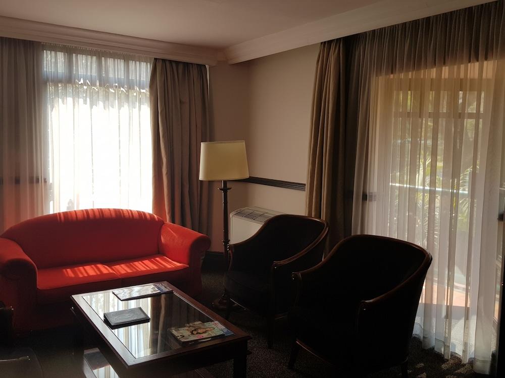 Court Classique Suite Hotel Pretoria-Noord Buitenkant foto